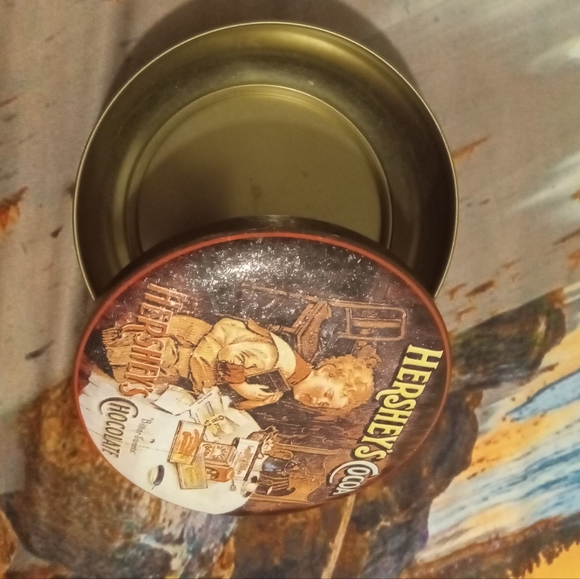 1993 Hershey Cocoa Tin round container made by The Tin Company of America. - Picture 2 of 5